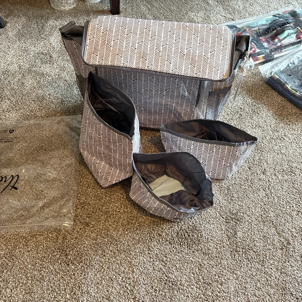 Thirty-One Gray and White Pet Travel Set in HerringBone